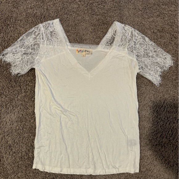 POL White Short Sleeve V Neck Top with Lace Detail NWOT size Large - Picture 3 of 5